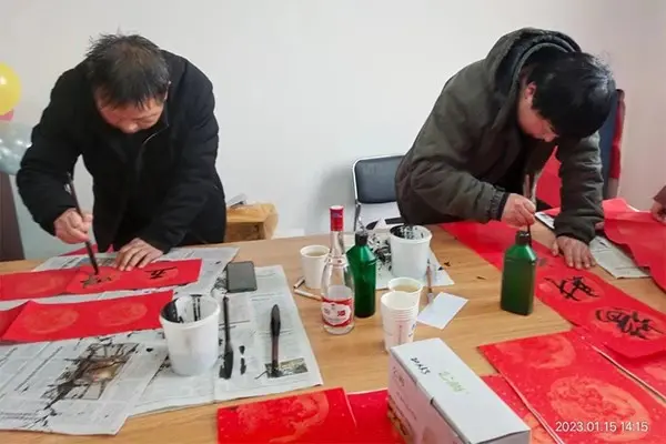 Sending Spring Festival Scrolls Sending Spring Festival Scrolls